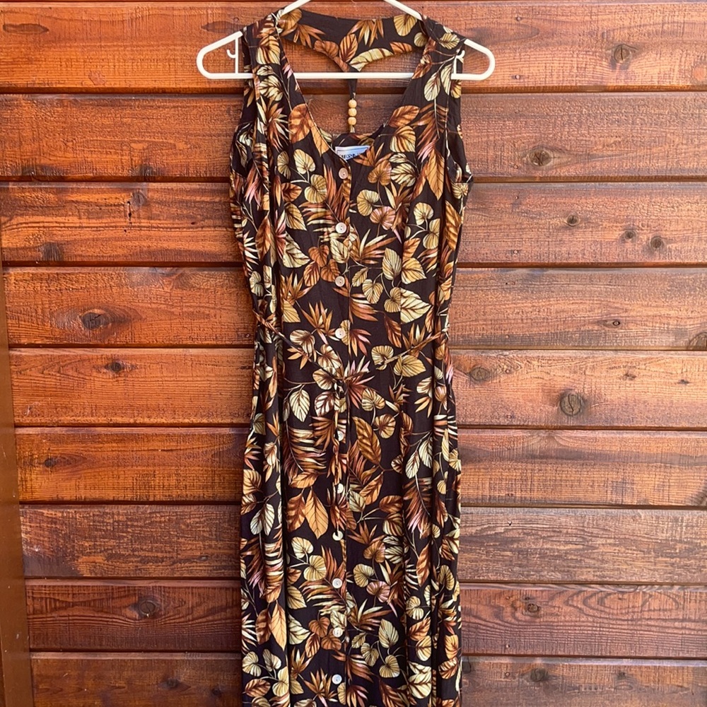 California Krush 90’s True Vintage Leaf and Fern Patterned Tie Waist Maxi Dress